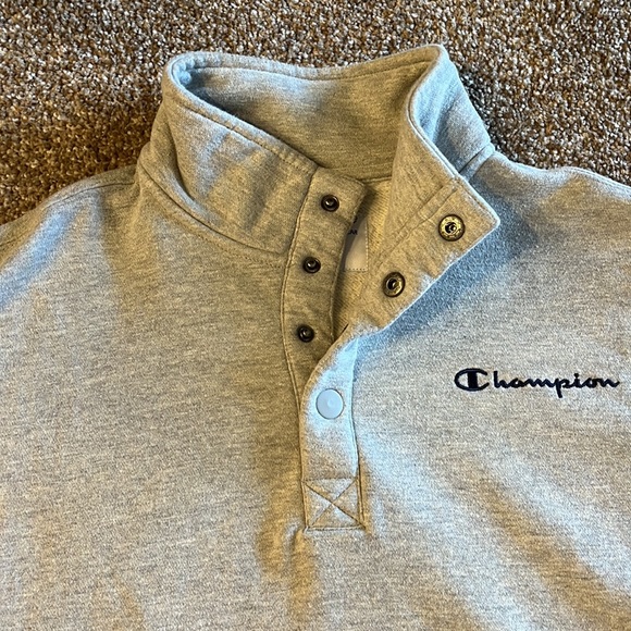 Excellent preowned condition. Made by Champion in a size medium. - Picture 3 of 8